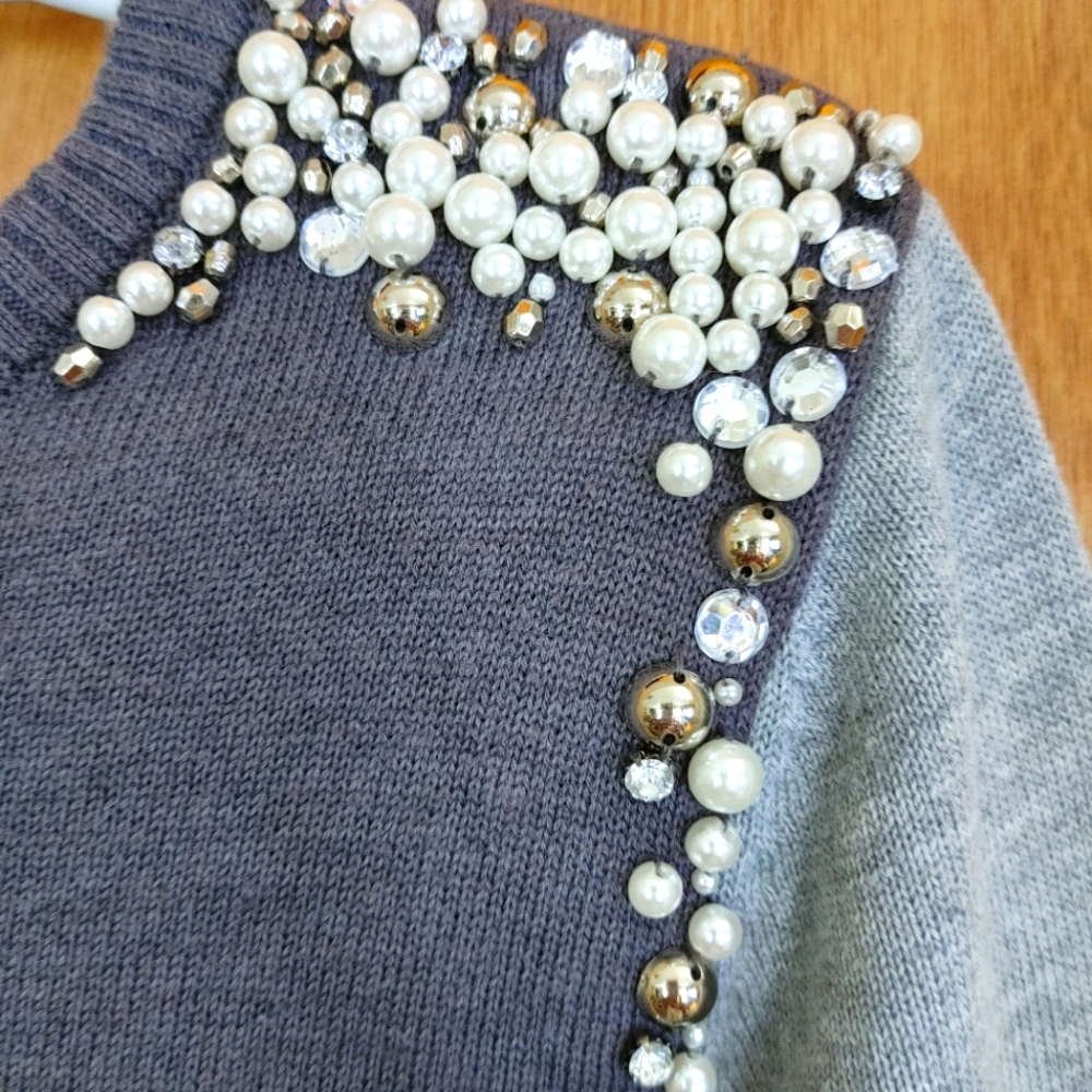 Sweatshirt. - Picture 2 of 4
